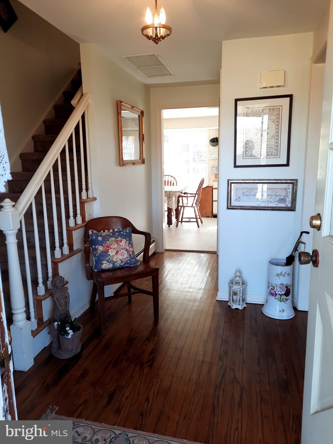 570 McCue Road Avondale, PA 19311 - Photo 3 of 46 Foyer