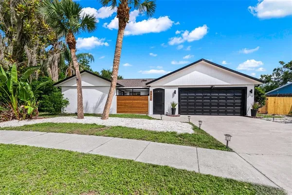 $4,300 | 2911 Woodpine Court, Sarasota, FL 34231