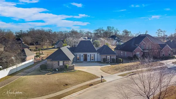 a view of house with a yard