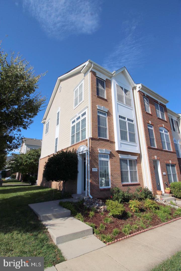 25073 Riding Center Drive Chantilly, VA 20152 - Photo 1 of 29 Gallery Image 1