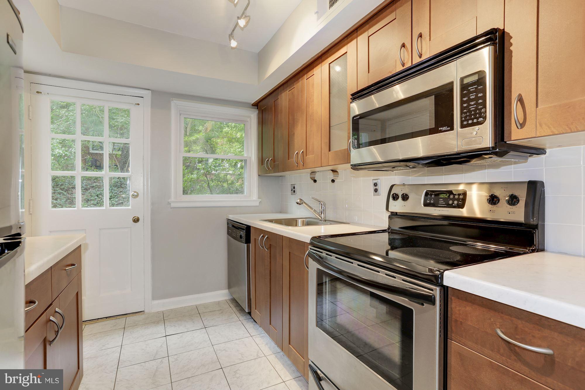 8505 Bradford Road, Unit 53 Silver Spring, MD 20901 - Photo 11 of 24 Kitchen