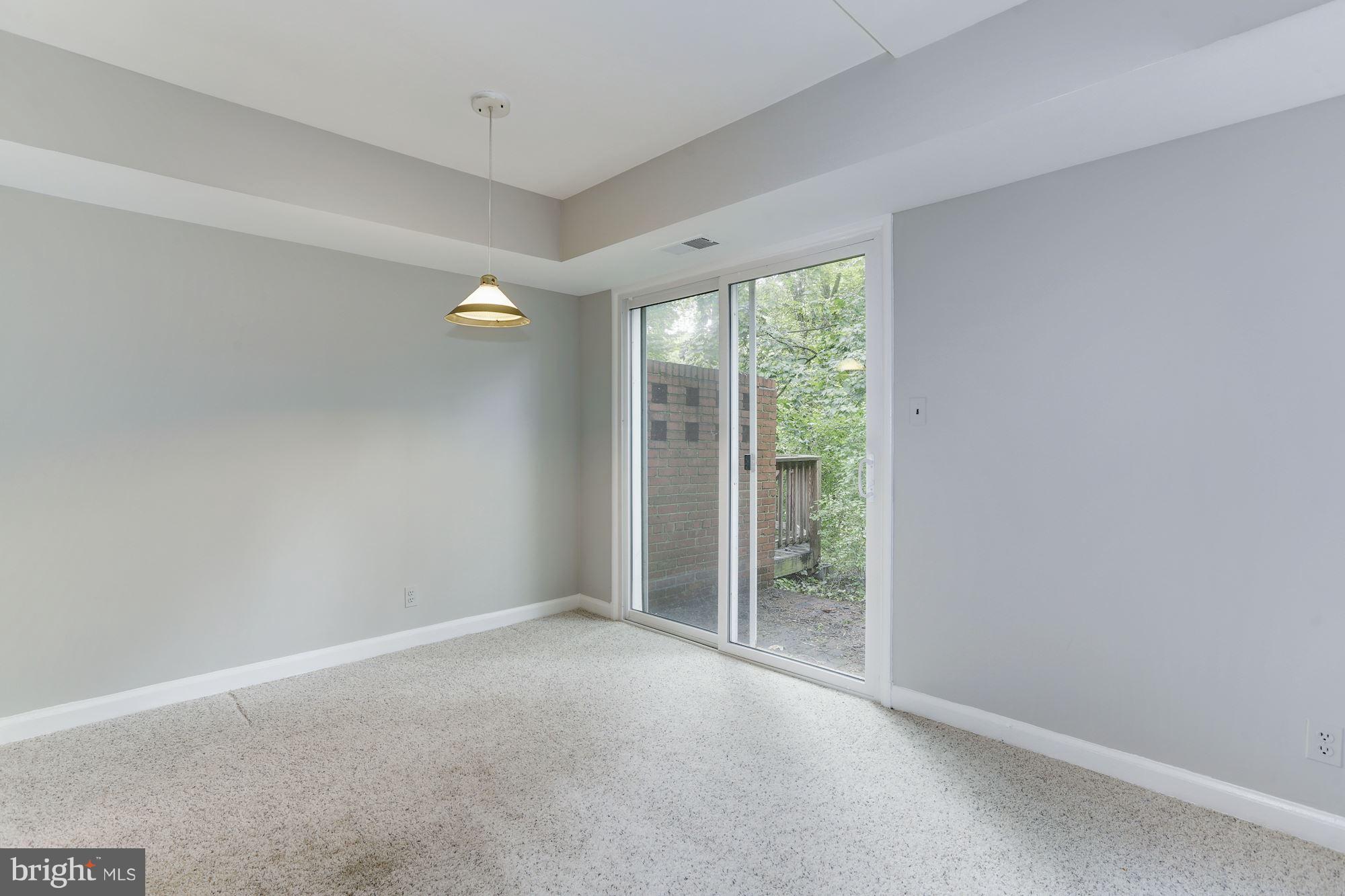 8505 Bradford Road, Unit 53 Silver Spring, MD 20901 - Photo 6 of 24 Living Room