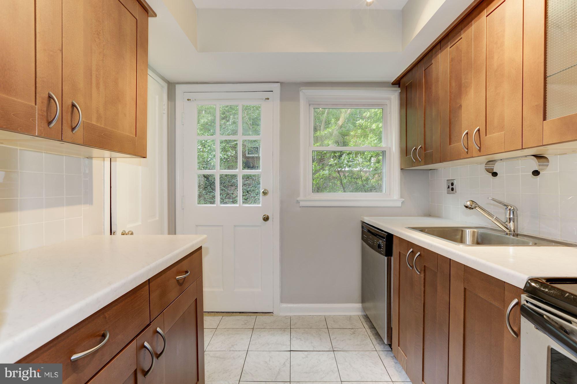 8505 Bradford Road, Unit 53 Silver Spring, MD 20901 - Photo 10 of 24 Kitchen