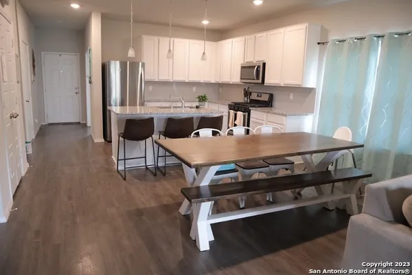 $2,895 | 1724 Stone House, New Braunfels, TX 78132