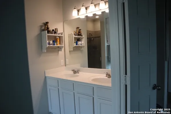 $2,895 | 1724 Stone House, New Braunfels, TX 78132