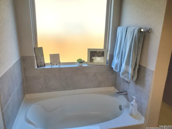 $2,895 | 1724 Stone House, New Braunfels, TX 78132