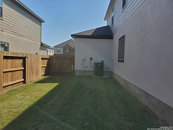 $2,895 | 1724 Stone House, New Braunfels, TX 78132