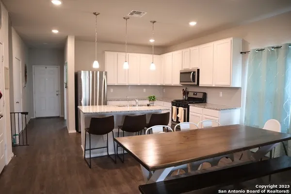 $2,895 | 1724 Stone House, New Braunfels, TX 78132