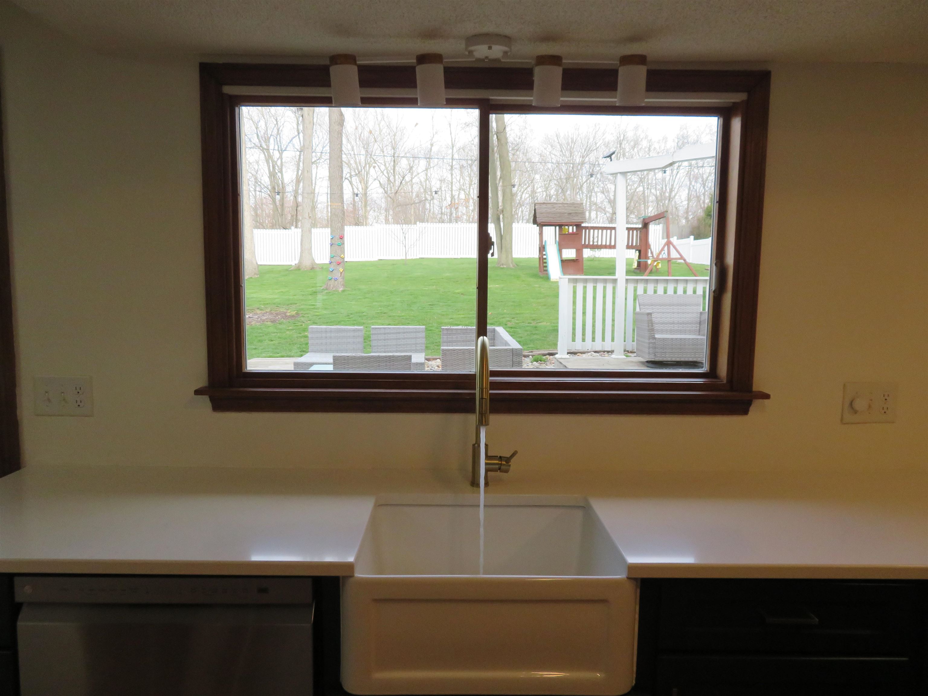 9544 Manor Woods Road Fort Wayne, IN 46804 - Photo 4 of 31 Gallery Image 4