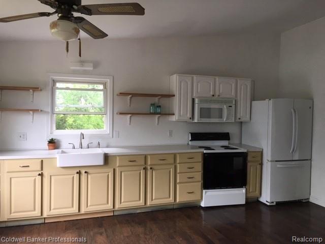 8073 Denton Hill Road Fenton, MI 48430 - Photo 2 of 6 IMG_5618.JPG