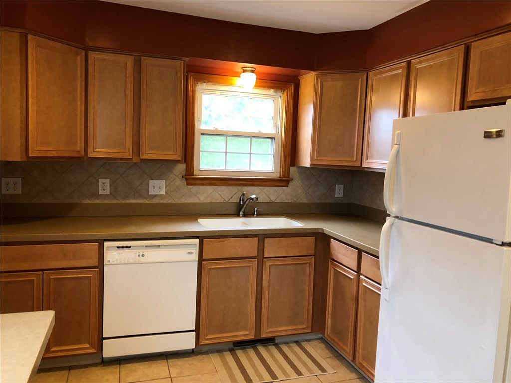 271 Great Road North Smithfield, RI 02896 - Photo 4 of 30 kitchen