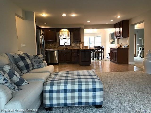 3808 Ellisia Road Commerce Township, MI 48382 - Photo 18 of 41 IMG_8462.jpg