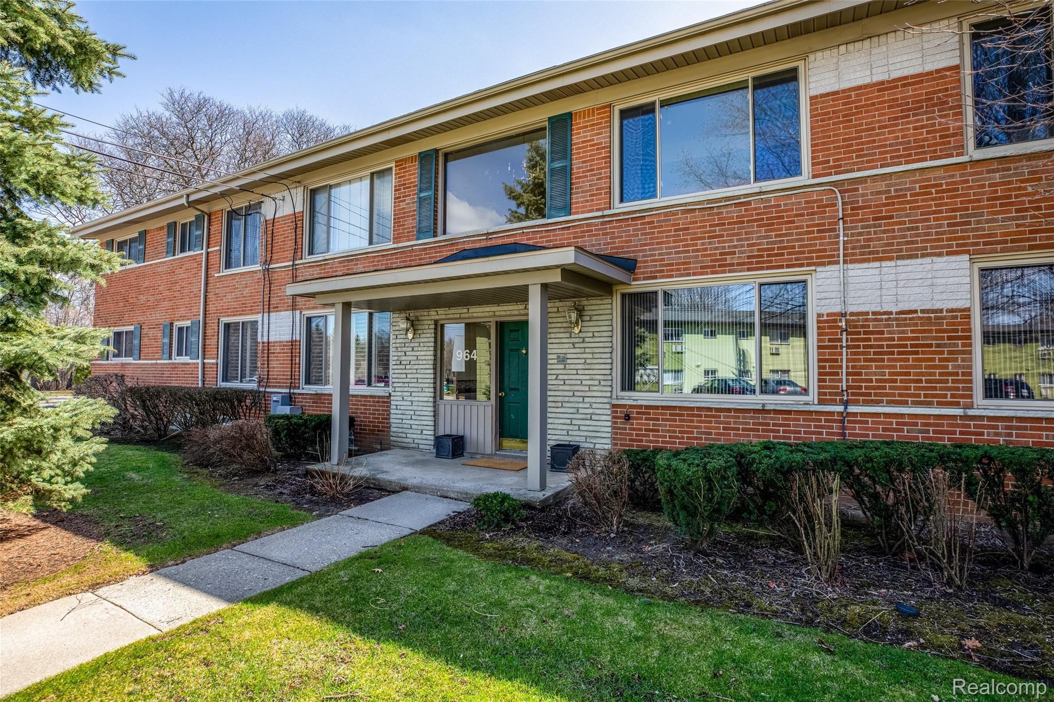 964 North Adams Road, Unit 5 Birmingham, MI 48009 - Photo 1 of 19 2.Exterior