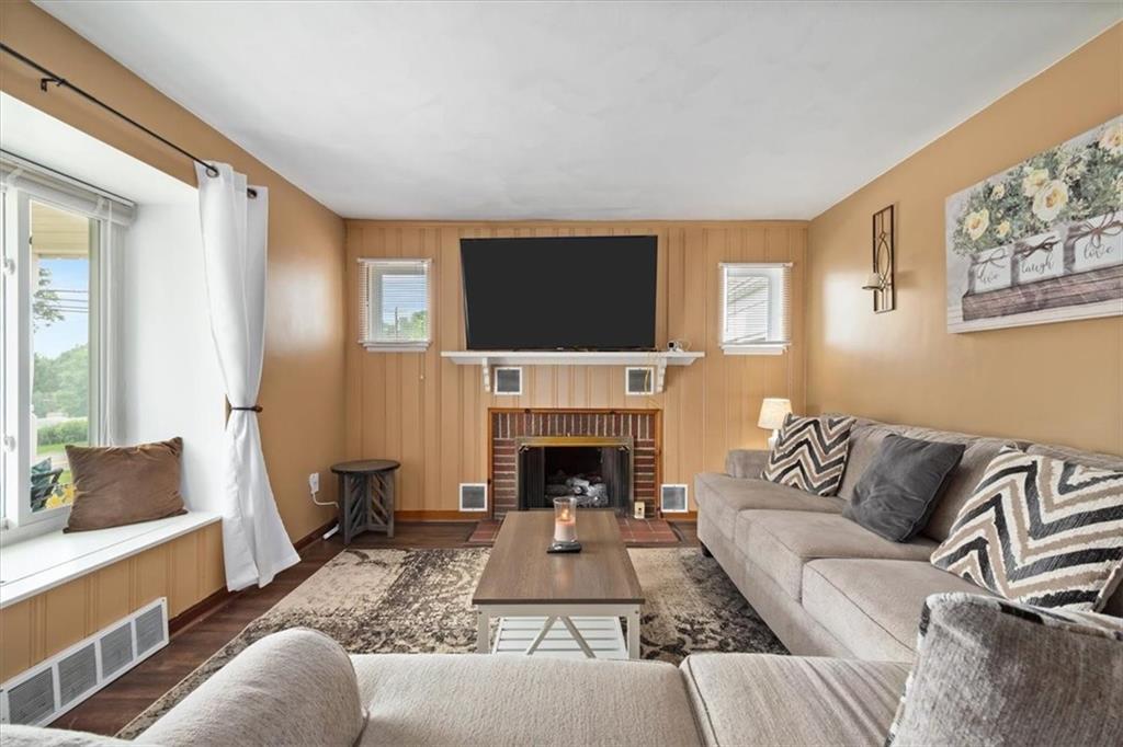 128 Shafer Road Coraopolis, PA 15108 - Photo 7 of 39 Gallery Image 7