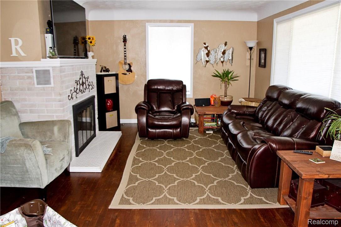 2250 North Center Road Burton, MI 48509 - Photo 3 of 24 IMG_4431.jpg