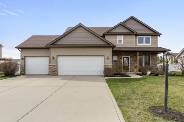 $525,000 | 3352 Field Hawk Drive, Valparaiso, IN 46383