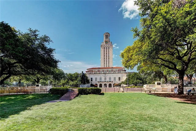 $2,100 | 501 West 26th Street, Unit 121, Austin, TX 78705