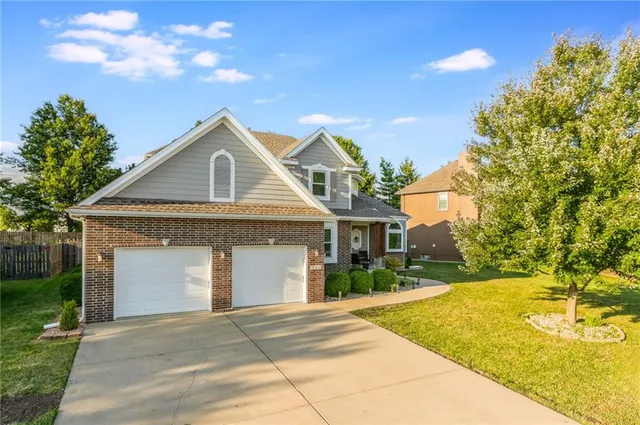 $485,000 | 3764 Southwest Boulder Drive, Lee's Summit, MO 64082