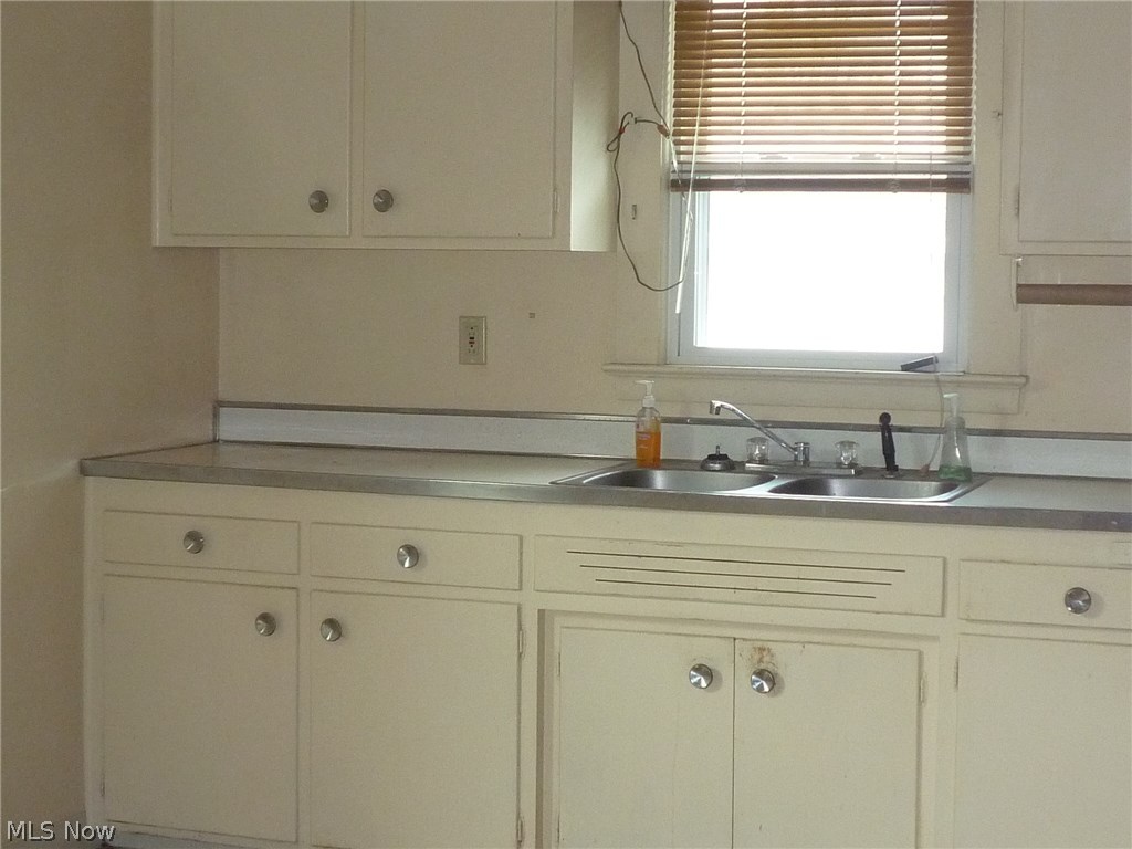 796 Glenhurst Road Willowick, OH 44095 - Photo 9 of 15