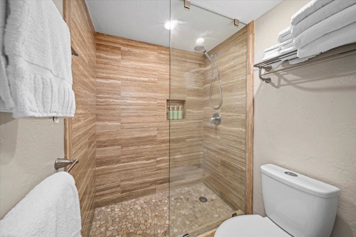 3543 Lower Honoapiilani Road, Unit J302 Lahaina, HI 96761 - Photo 14 of 44 a bathroom with a toilet and shower