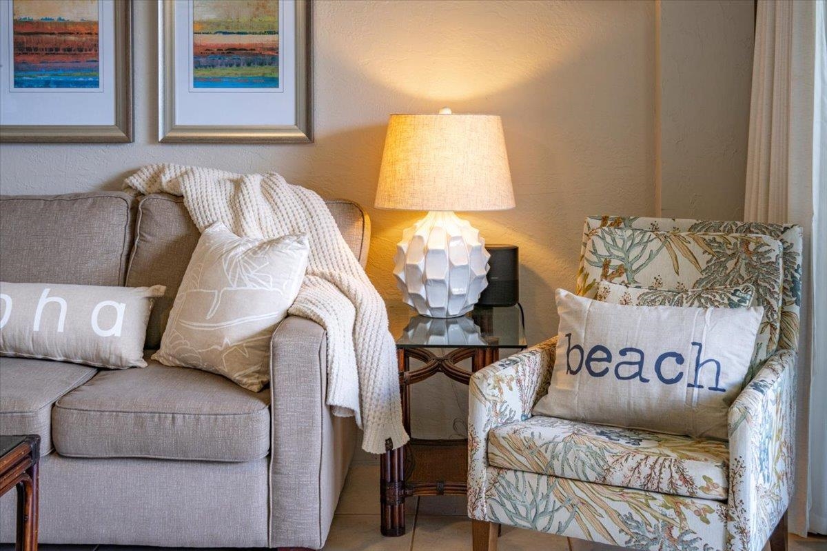 3543 Lower Honoapiilani Road, Unit J302 Lahaina, HI 96761 - Photo 22 of 44 a living room with furniture and a lamp
