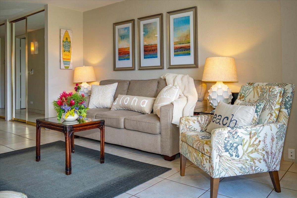 3543 Lower Honoapiilani Road, Unit J302 Lahaina, HI 96761 - Photo 27 of 44 a living room with furniture and a lamp