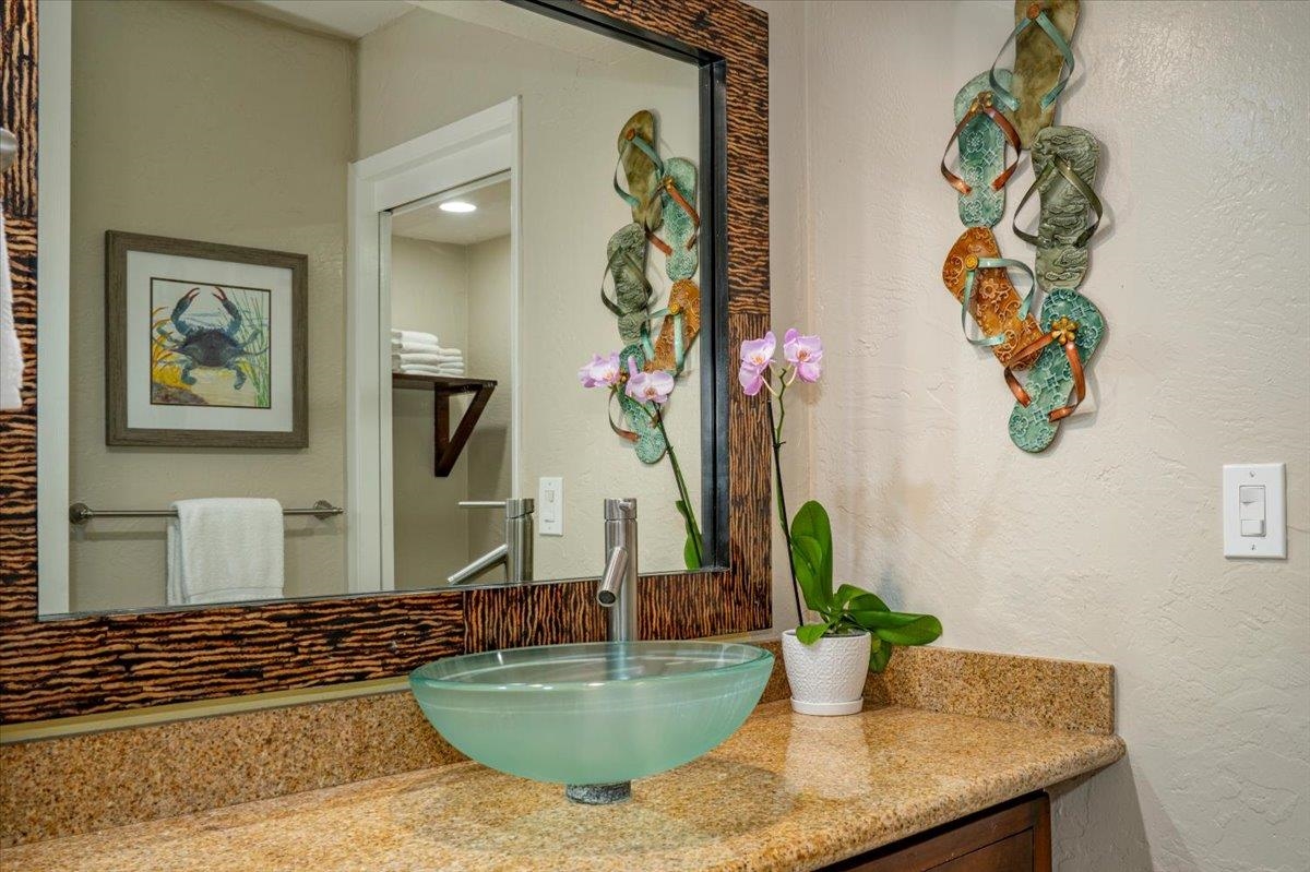 3543 Lower Honoapiilani Road, Unit J302 Lahaina, HI 96761 - Photo 37 of 44 a view of living room with sink and piano