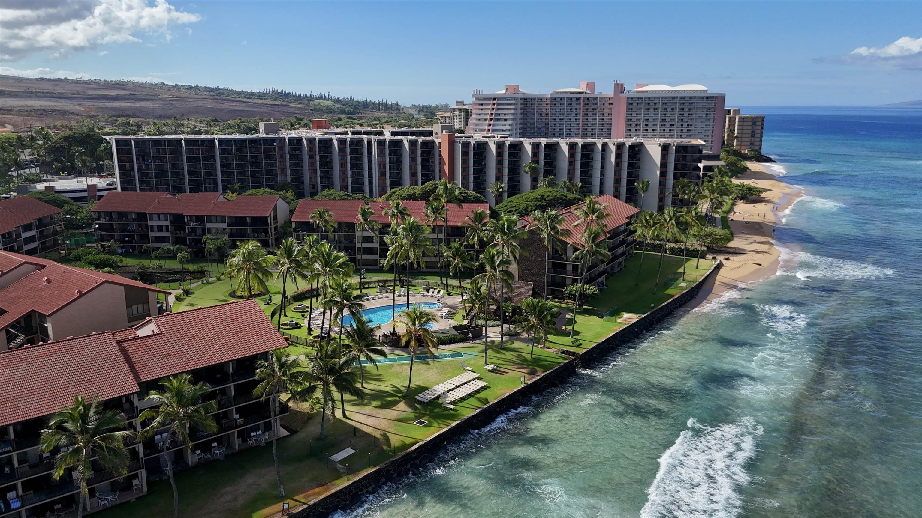 3543 Lower Honoapiilani Road, Unit J302 Lahaina, HI 96761 - Photo 9 of 44 a view of a yard and an chairs