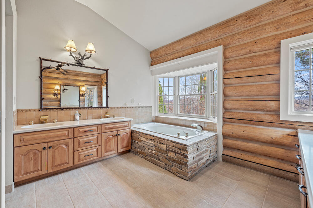 24624 Schaupp Road Klamath Falls, OR 97603 - Photo 43 of 62 24624SchauppRd.-Interiors-22