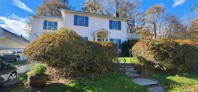 a view of a house with a yard and plants