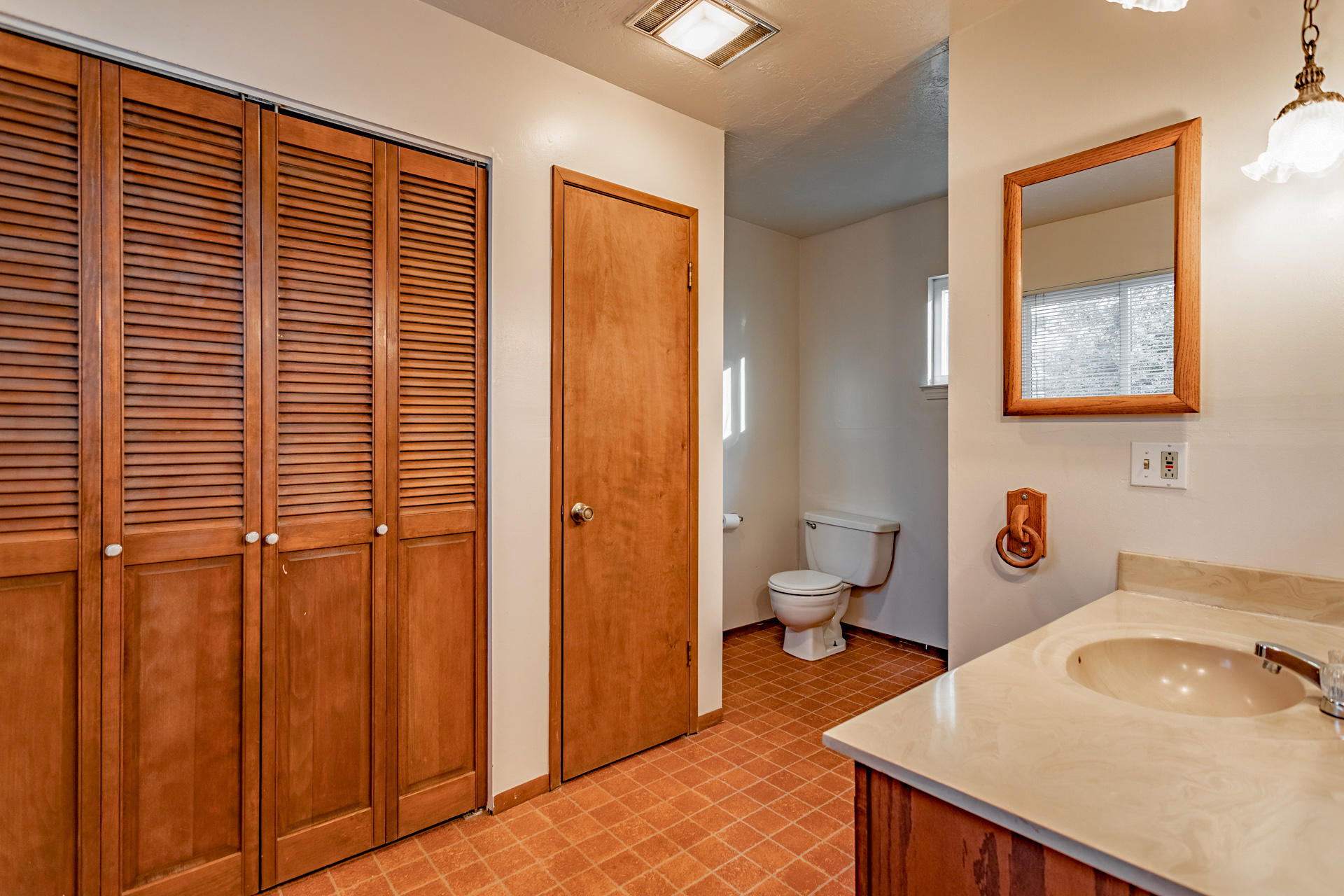 5121 Bidwell Road Redding, CA 96001 - Photo 6 of 17 34 master bath
