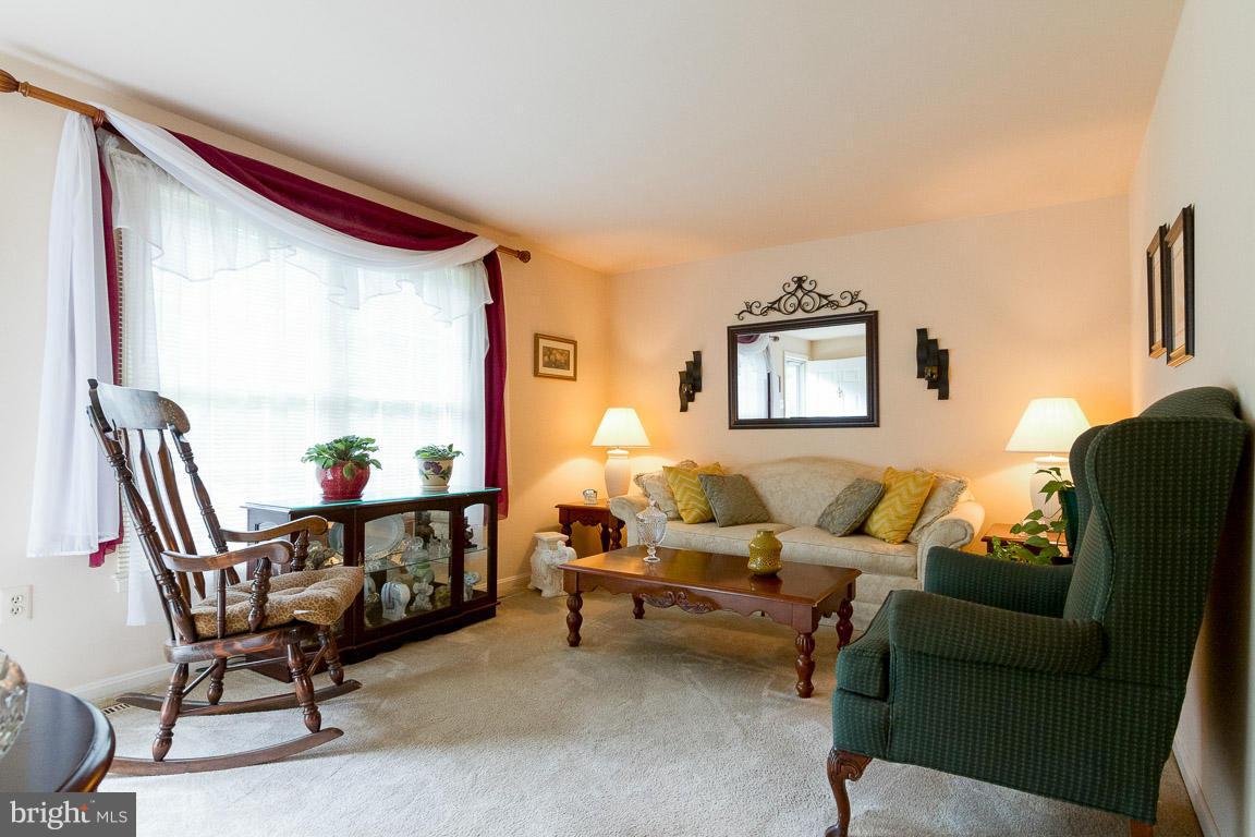 18310 Cattail Road Poolesville, MD 20837 - Photo 3 of 24 a living room with furniture and a window