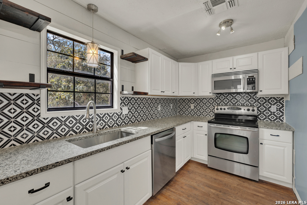 499 Lakeway Spring Branch, TX 78070 - Photo 14 of 47