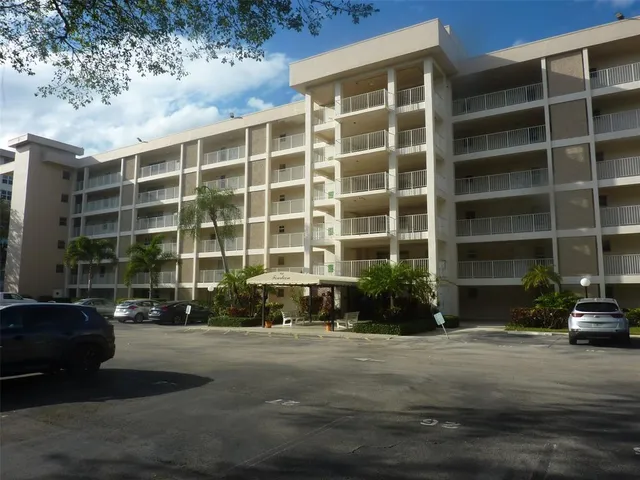 $1,700 | 2651 South Course Drive, Unit 205, Pompano Beach, FL 33069