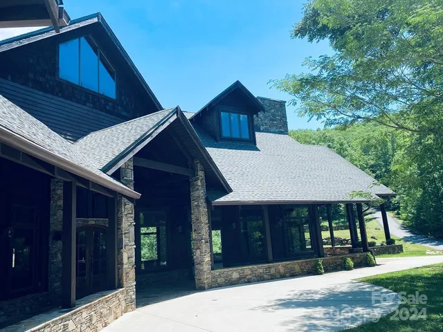 a view of a house with backyard and a tree