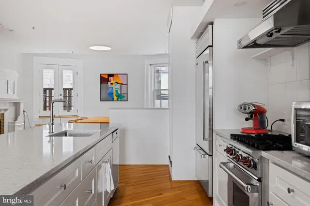 $885,000 | 1213-15 Locust Street, Unit B, Philadelphia, PA 19107