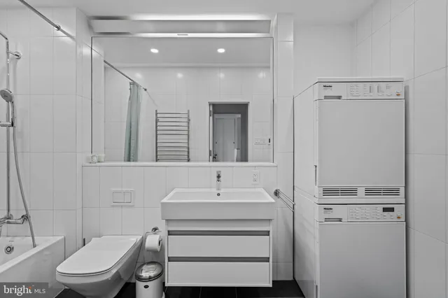 $885,000 | 1213-15 Locust Street, Unit B, Philadelphia, PA 19107