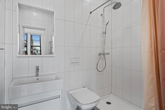 $885,000 | 1213-15 Locust Street, Unit B, Philadelphia, PA 19107