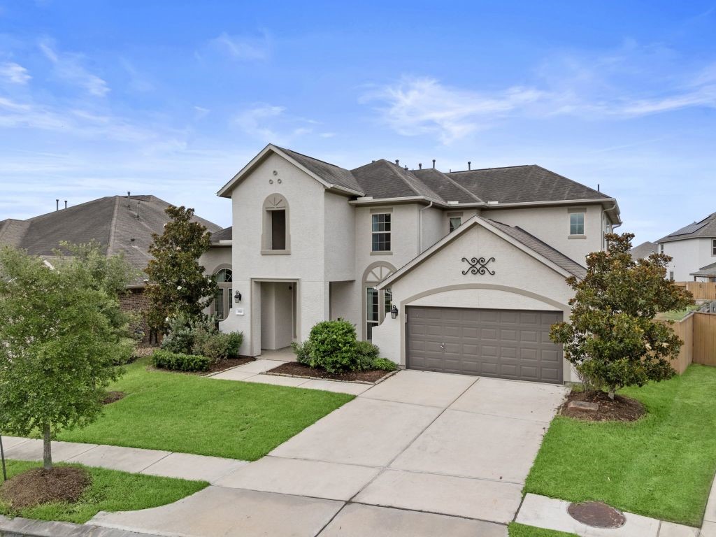 3810 Everly Bend Drive Spring, TX 77386 - Photo 4 of 40 a front view of a house with a yard and garage