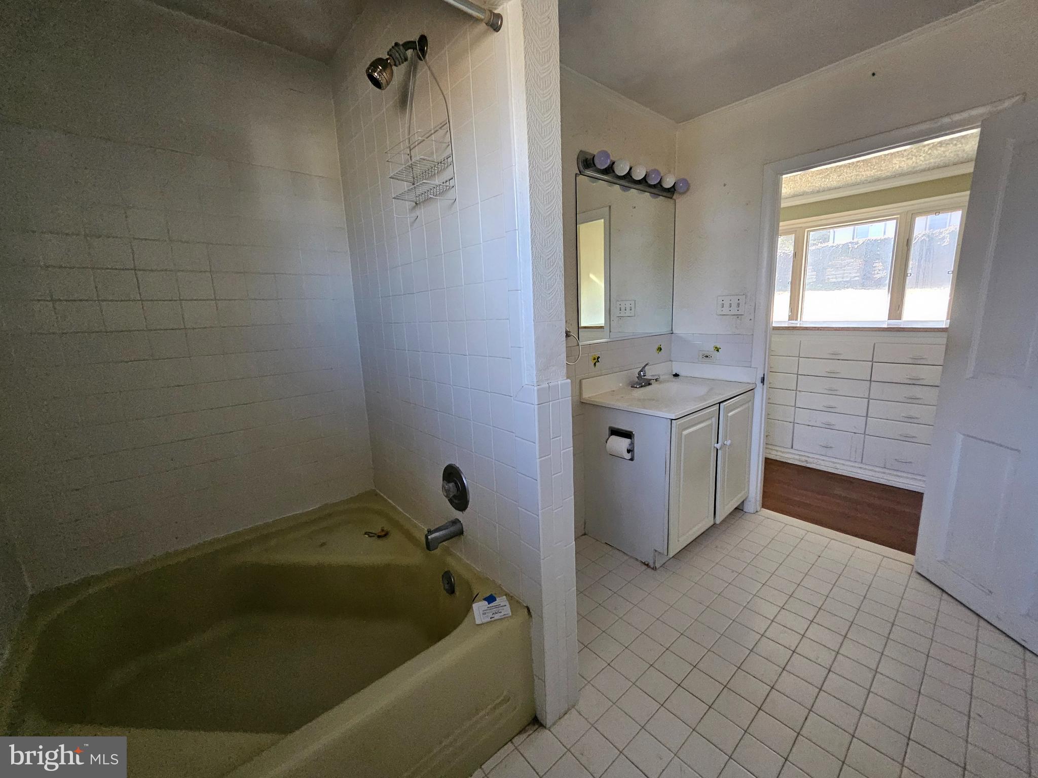 110 Woodside Road Riva, MD 21140 - Photo 16 of 35 Hall bath