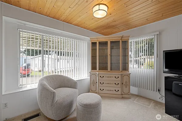 a view of a livingroom with furniture