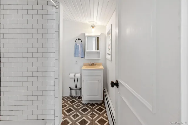 $1,595,000 | 1680 North Sea Road, Southampton, NY 11968