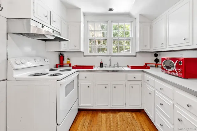 $1,595,000 | 1680 North Sea Road, Southampton, NY 11968