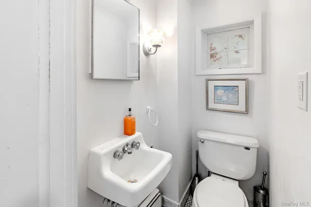 $1,595,000 | 1680 North Sea Road, Southampton, NY 11968