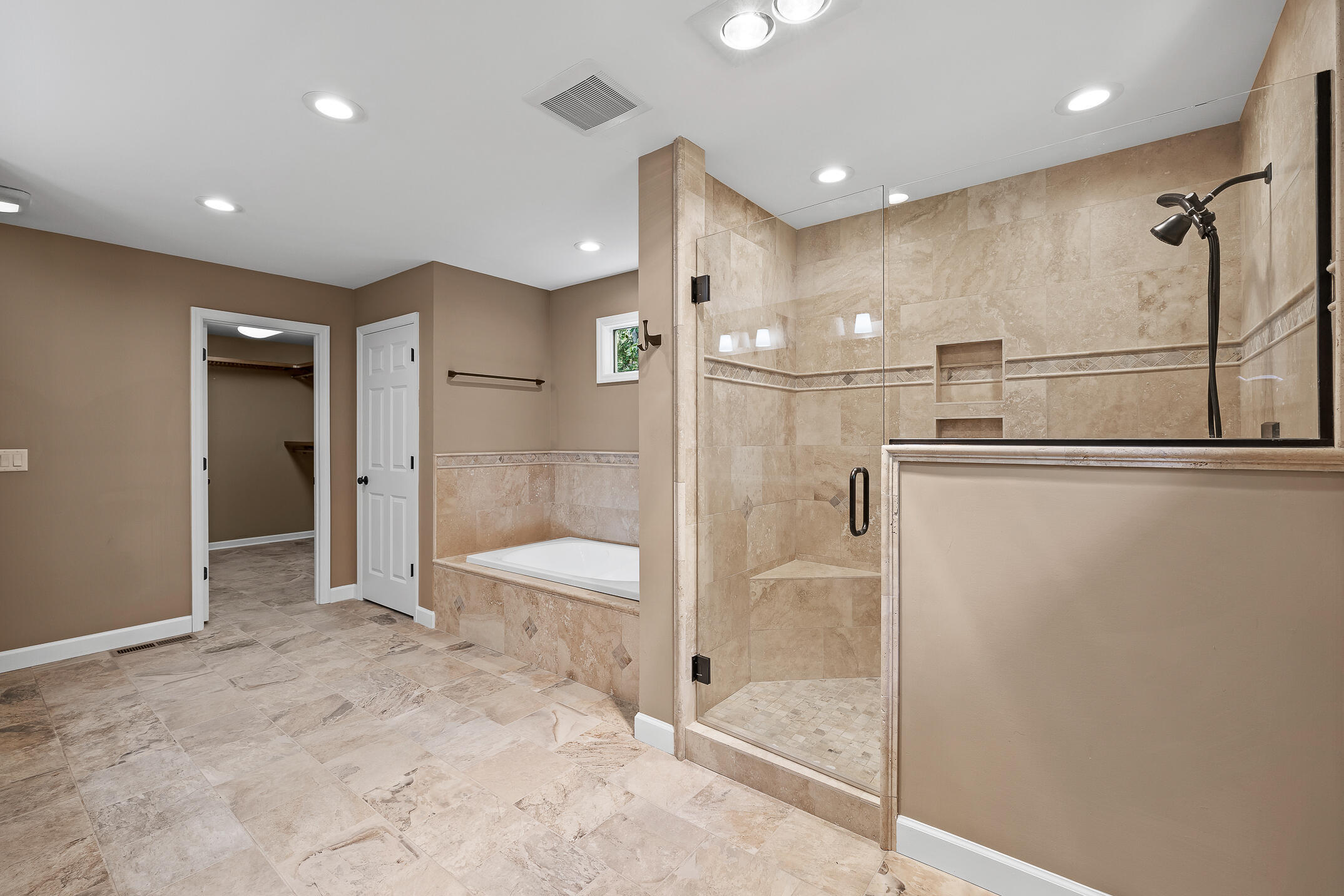 2040 Rock Bluff Road Hixson, TN 37343 - Photo 14 of 33 Master bathroom