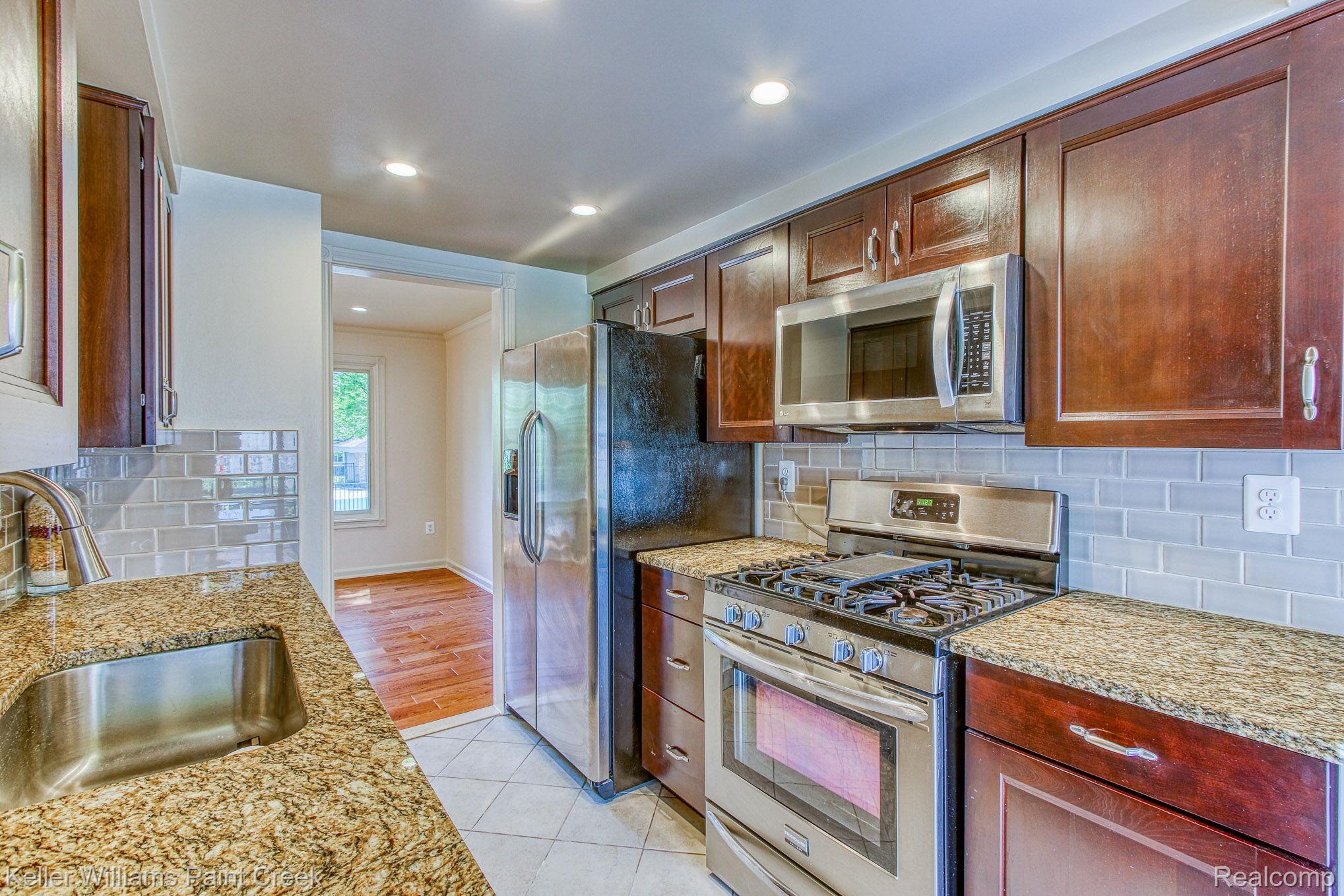 784 Oak Brook Ridge Drive Rochester, MI 48307 - Photo 7 of 23 Gallery Image 7