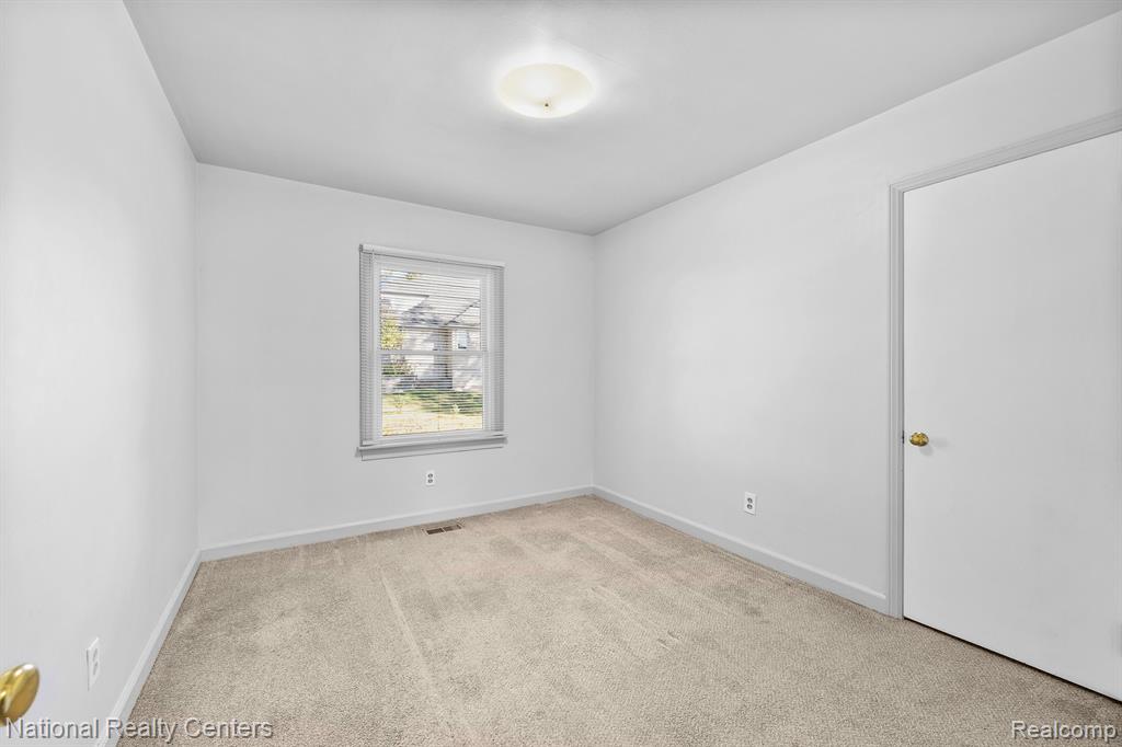 515 East Avon Road Rochester, MI 48307 - Photo 18 of 38
