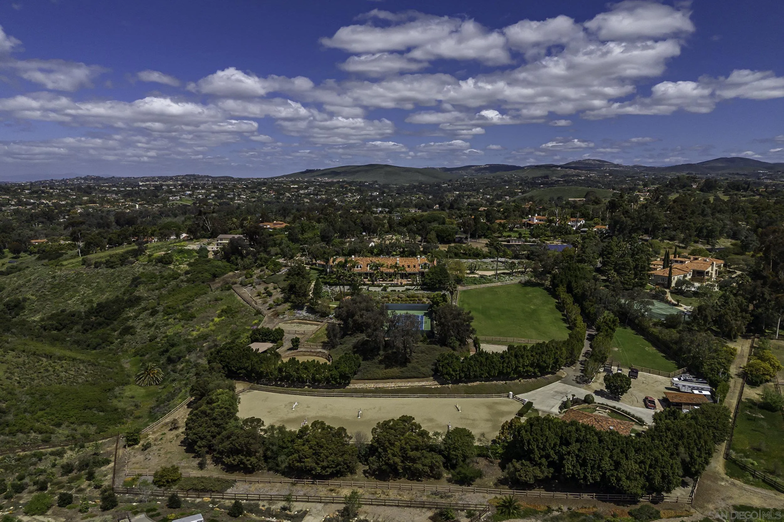5305 La Crescenta Road Rancho Santa Fe, CA 92067 - Photo 6 of 63 This entertainer's property has all that the sports and equestrian enthusiast could ever want 1