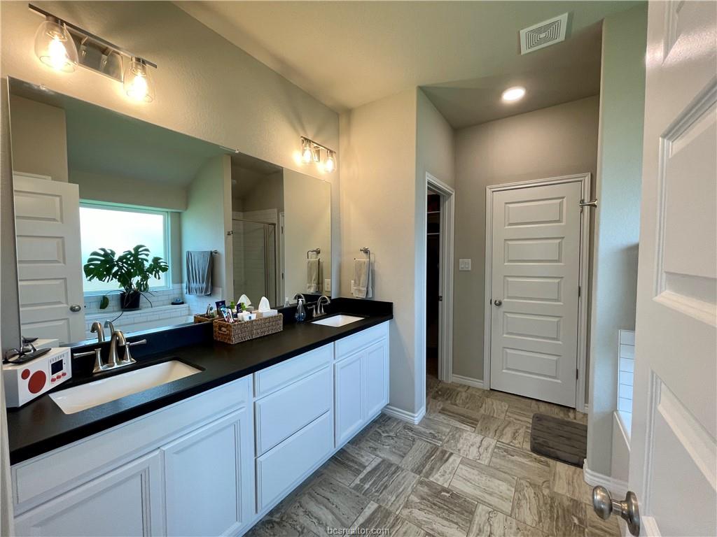 1918 Meridian Court Bryan, TX 77807 - Photo 13 of 17