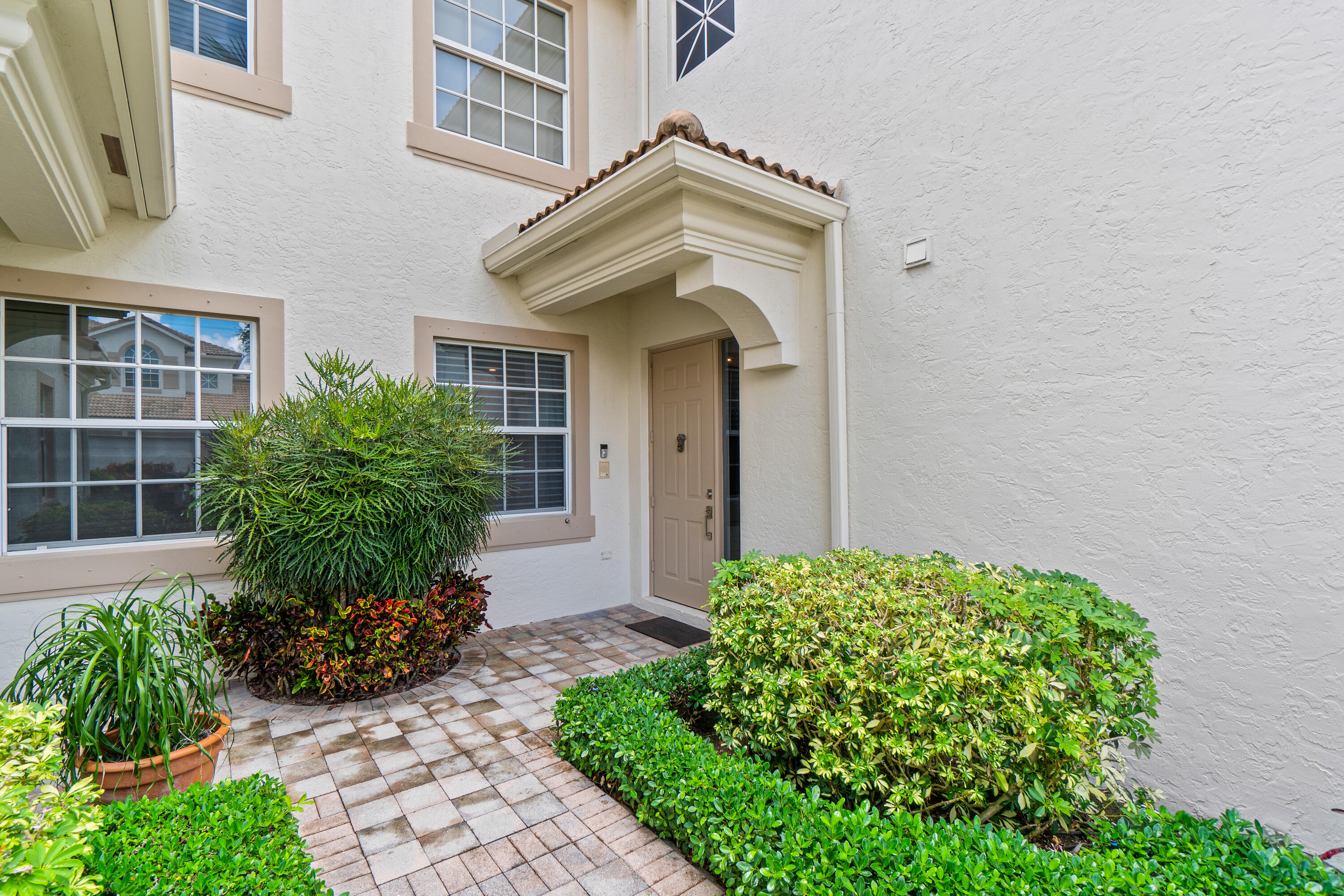 6308 Graycliff Drive, Unit B Boca Raton, FL 33496 - Photo 3 of 29 Entrance